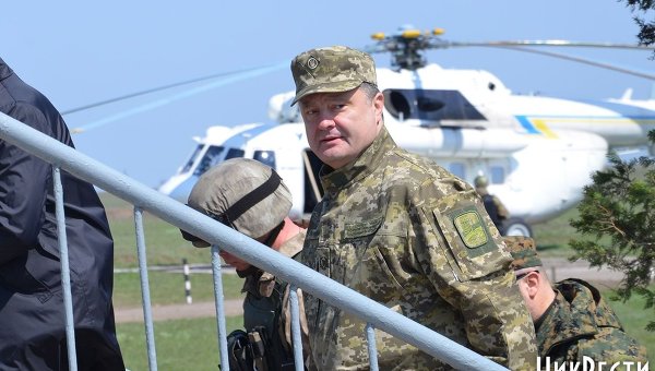 Порошенко посетил военные учения в Николаевской области (видео)