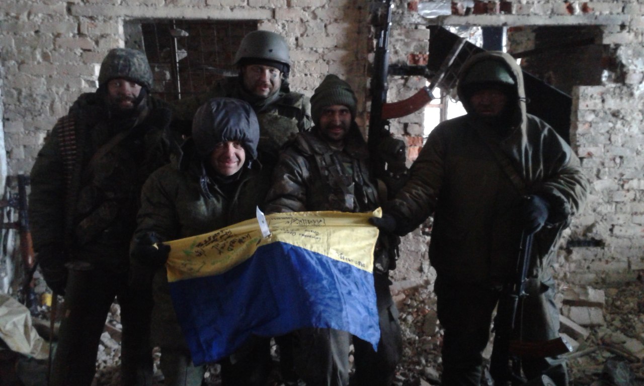 Ополченцы захватили украинский флаг