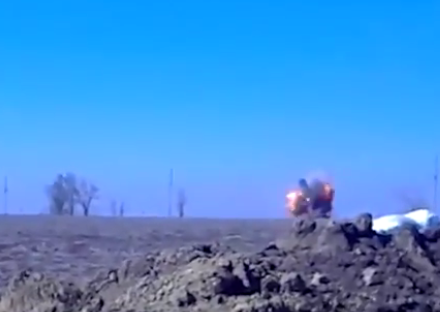 Уничтожение украинского танкового экипажа под Широкино. Видео 18+