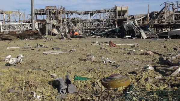 30 тел карателей под завалами в Донецком аэропорту