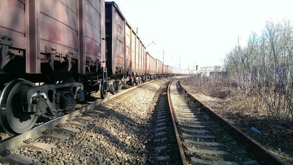 В среду 24 декабря около 11-00 (по мск) в Одессе на железнодорожных путях (в районе Первой Заставы) во время движения локомотива произошел взрыв.