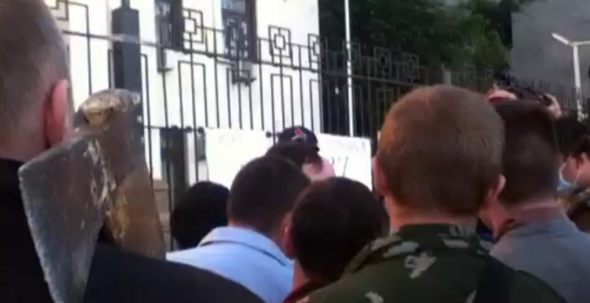 Сегодня евромайдановцы хотят разгромить посольство РФ в Одессе