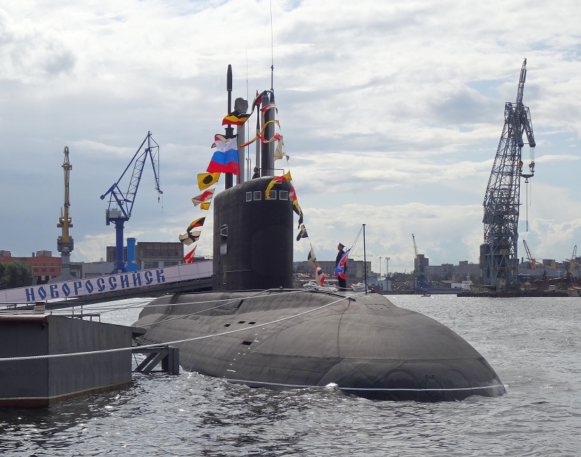 В Великобритании назвали провокацией заход российской подлодки в порт Испании