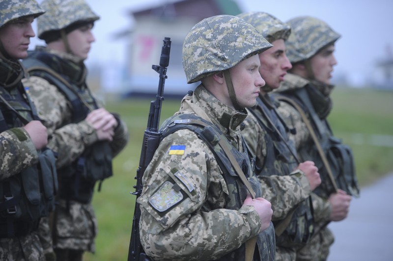 Солдаты просят Порошенко разрешить разрывать контракты с ВСУ