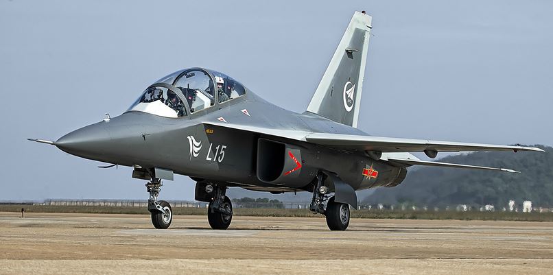 Украина, возможно, закупит китайские учебно-боевые самолеты L-15