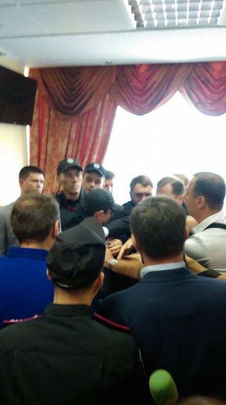 Ляшко затеял драку с прокурорами во время суда над Мосийчуком
