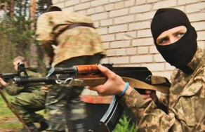 Инструкторы «Азова» принялись за военную подготовку школьников (видеосюжет "Cassad-TV")