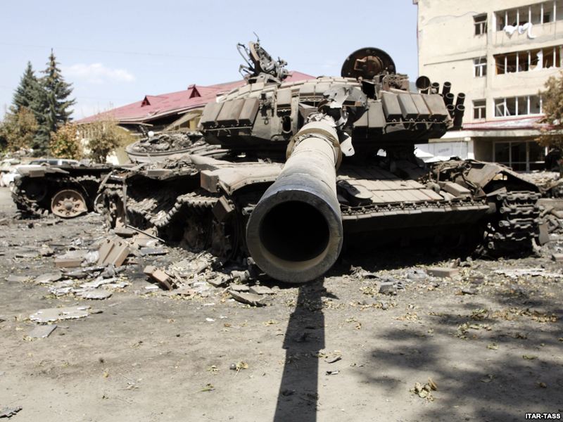 Хотя на Украине продолжают свирепствовать бои, сейчас говорят лишь о войне в Сирии