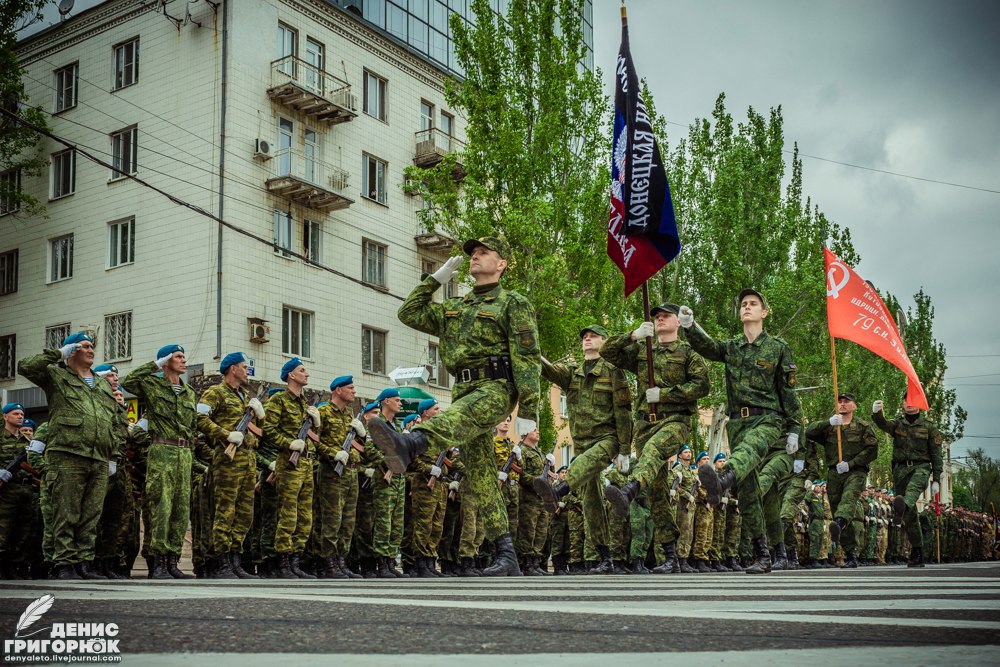 В Донецке начались репетиции пеших расчетов для участия в Параде Победы 9 Мая (видео)