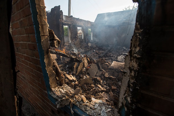 Американские журналисты подтвердили, что в Славянке украинская артиллерия разрушила школы и дома