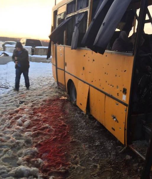 Обстрелян автобус с людьми Волноваха