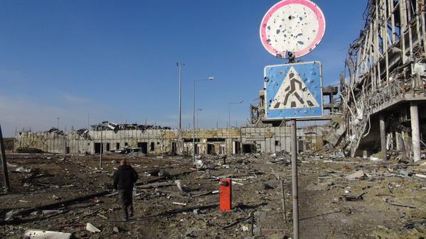 Развалины аэропорта Донецка