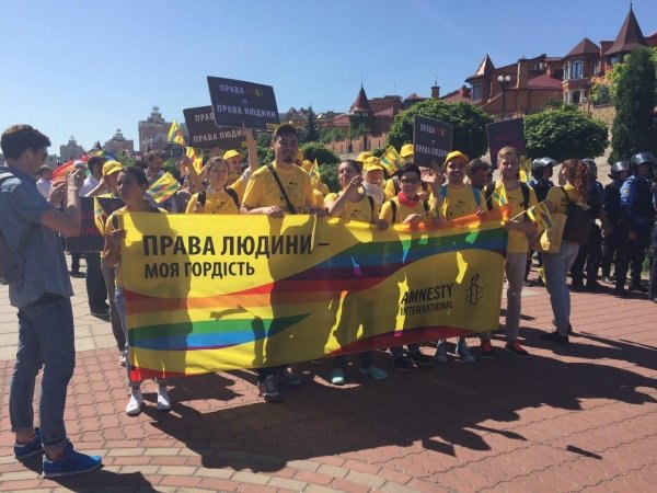 На Оболонской набережной в Киеве прошел Марш равенства10