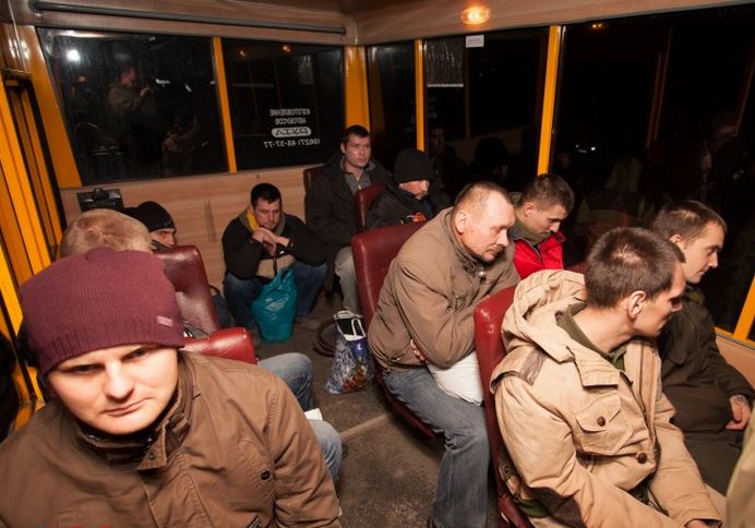 ДНР передала Киеву 16 пленных бойцов ВСУ (фото)