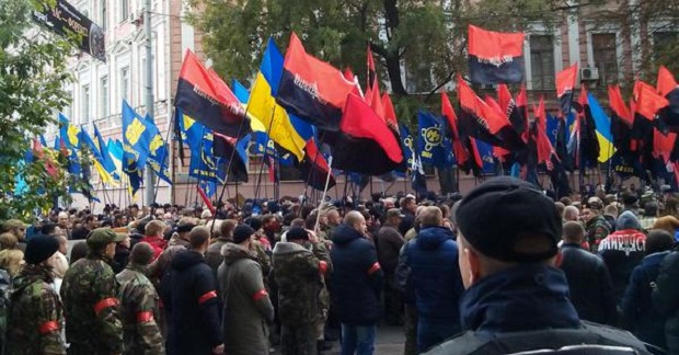 Во время «Марша героев» в Киеве прогремел взрыв