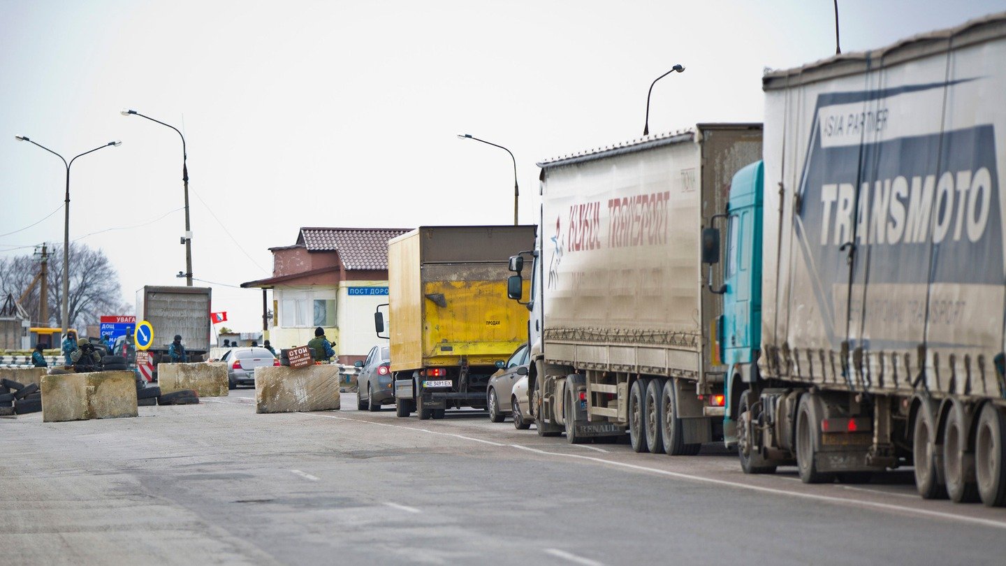 Ответный удар : Россия запретила транзит грузов из Украины