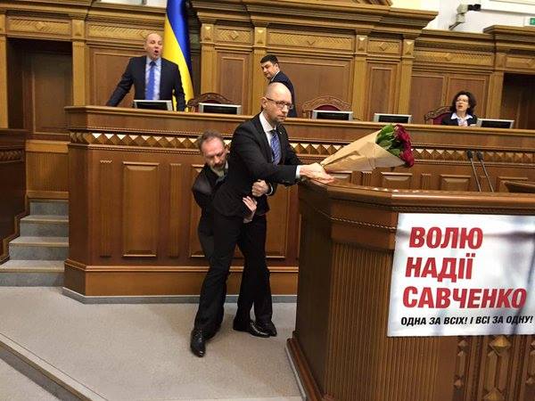 Напавшего на Яценюка депутата исключили из партии