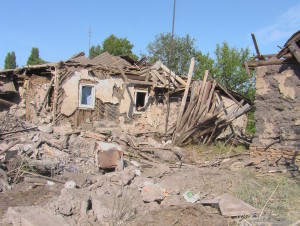 Зоринск после обстрела 23 августа. Погиб мужчина (фото 18+)