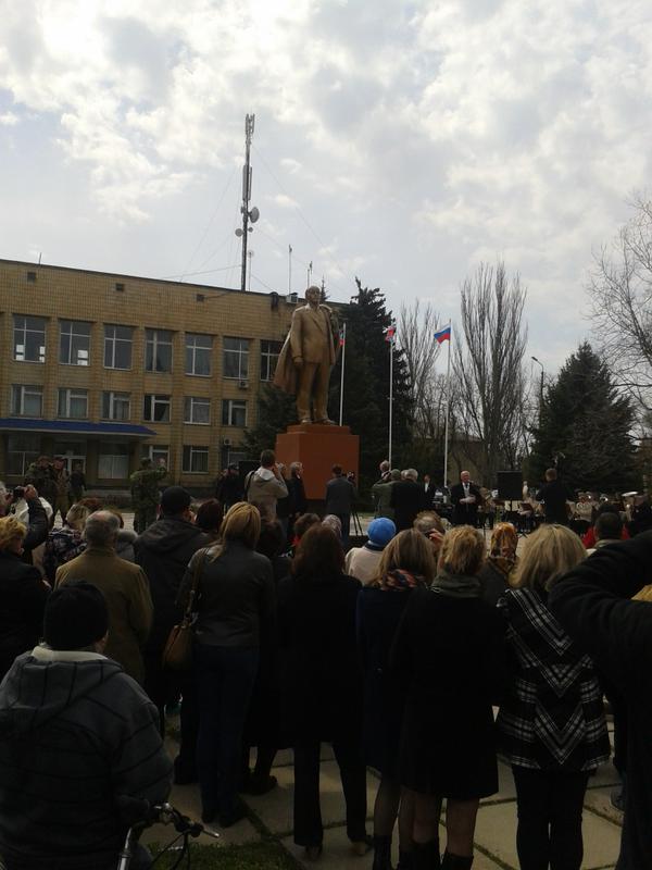 в Новоазовске восстановили памятник В.И. Ленину