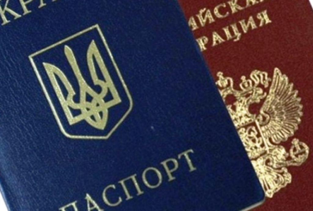 Какой статус на Украине и в России у крымчан с двумя паспортами