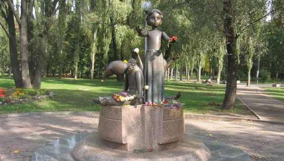 Украинские националисты намерены уничтожить все памятники советского прошлого