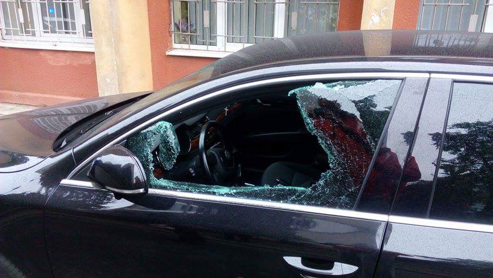 Во Львове грабители "надругались" над  автомобилем украинского депутата