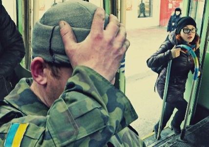 В Днепропетровске бойца "АТО" вытолкали из салона троллейбуса