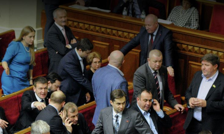 Порошенко и депутаты ВР не собираются ограничивать свою зарплату