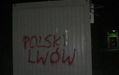Львов исписан надписями «Бандеровцам – смерть!», «Польский Львов»