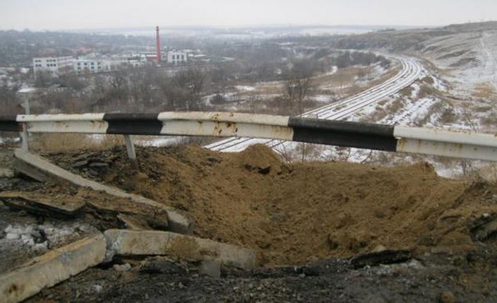 Фотографии поврежденного 18 января моста между н.п. Первомайск и Ирмино.