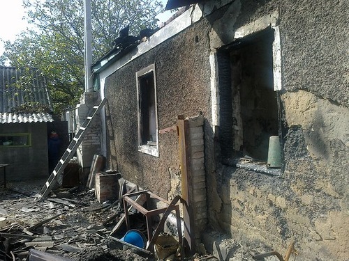 Последствия обстрела Первомайска украинскими карателями (фото, видео)