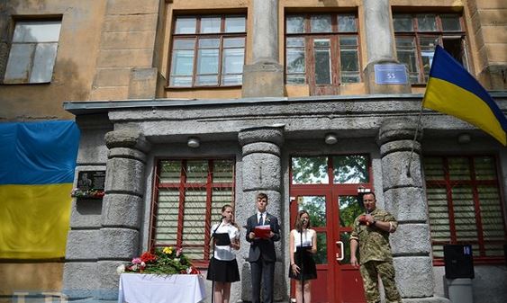 В киевской школе открыли памятную доску погибшему "киборгу"