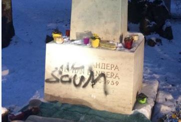 В Мюнхене на могиле Бандеры написали: «Мразь» (фото)