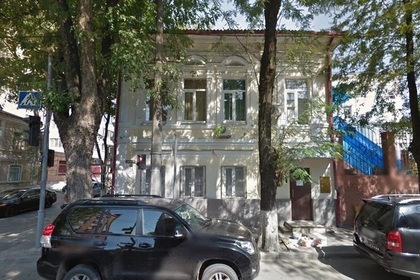 Неизвестные разбили кирпичами окна и закидали яйцами консульство Украины в Ростове-на-Дону