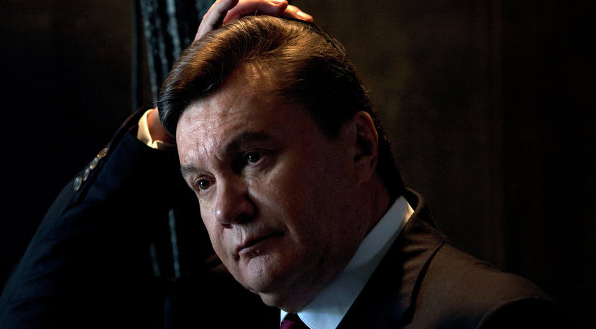 Порошенко лишил Януковича звания президента Украины