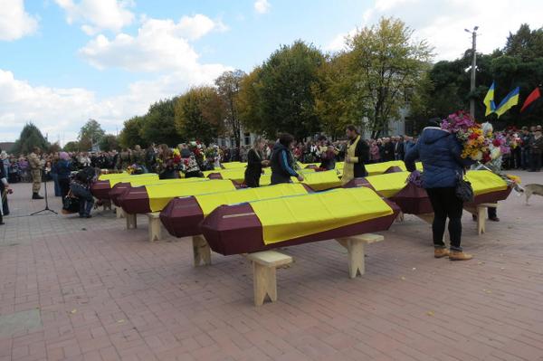 Вчера в Запорожье каратели похоронили своих неопознанных бойцов (ВИДЕО)