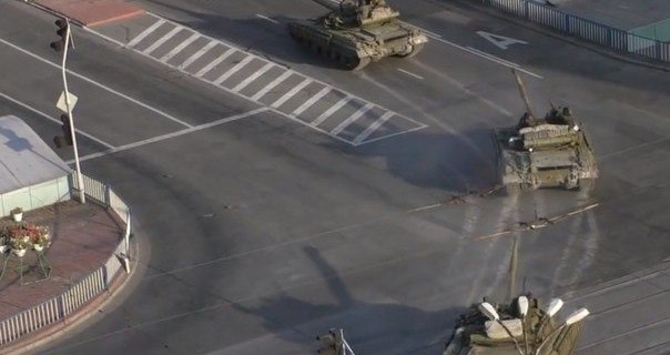 В Луганск зашла еще одна колонна бронетехники ополченцев