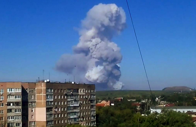 Химический завод в Донецке стал мишенью украинской артиллерии (Видео)