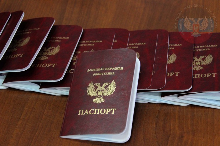 Глава ДНР Александр Захарченко прокомментировал выдачу паспортов в Республике