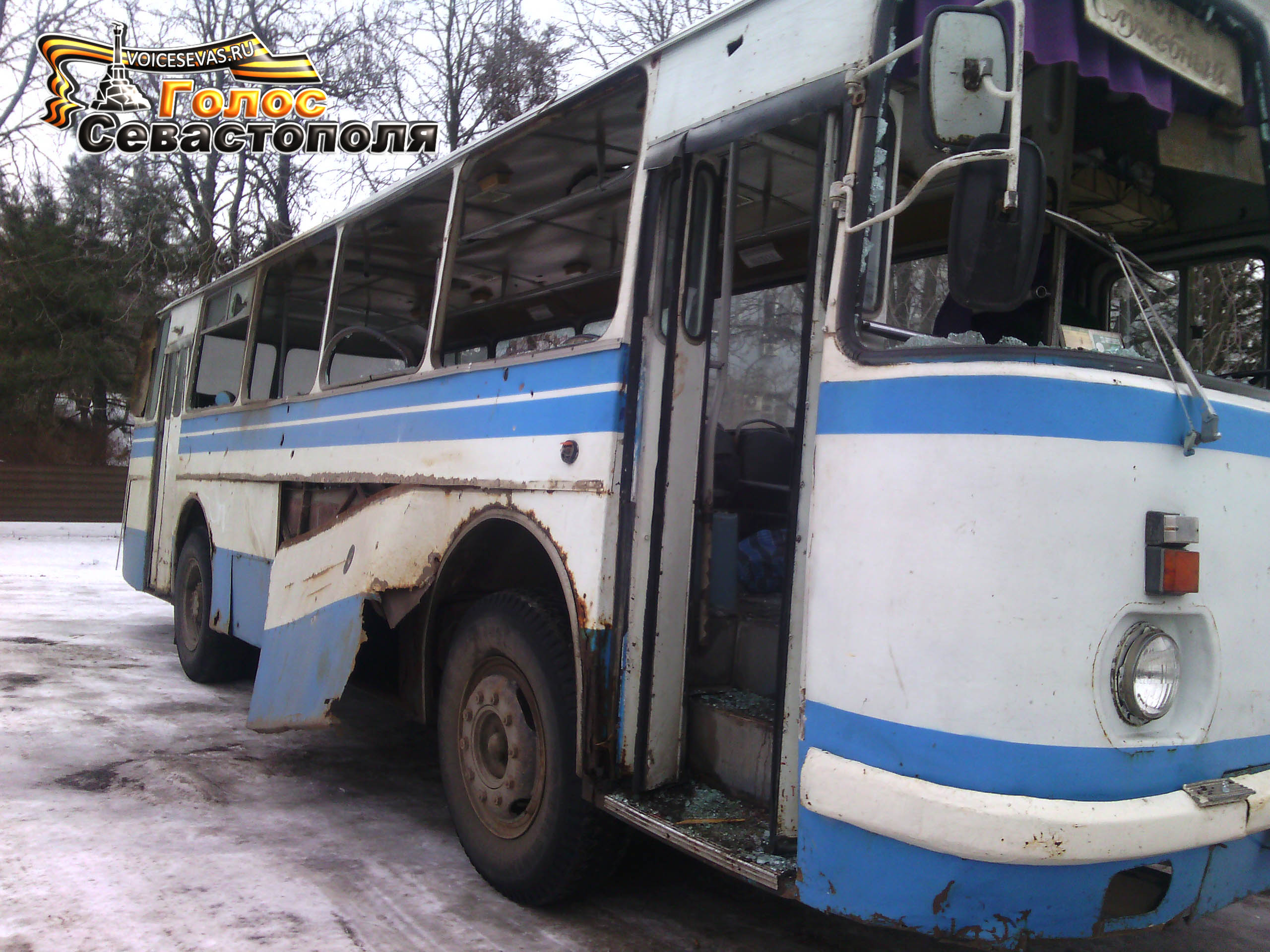 Докучаевск не Волноваха. Украинский снаряд попал в автобус (Фото. Эксклюзив. 18+)