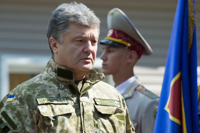 Порошенко наградил военных за участие в военной операции в Донбассе