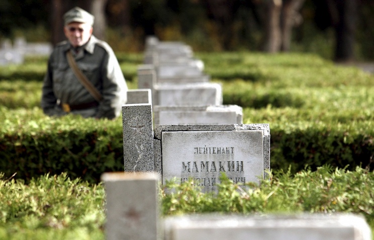 Россия требует от Польши наказать виновных в осквернении воинского мемориала во Вроцлаве