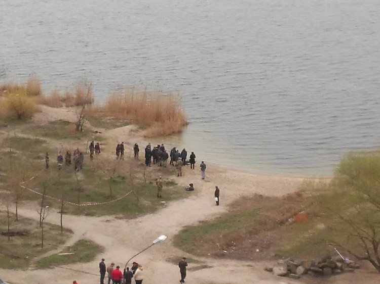 В Николаеве в реке Южный Буг достали тело мужчины