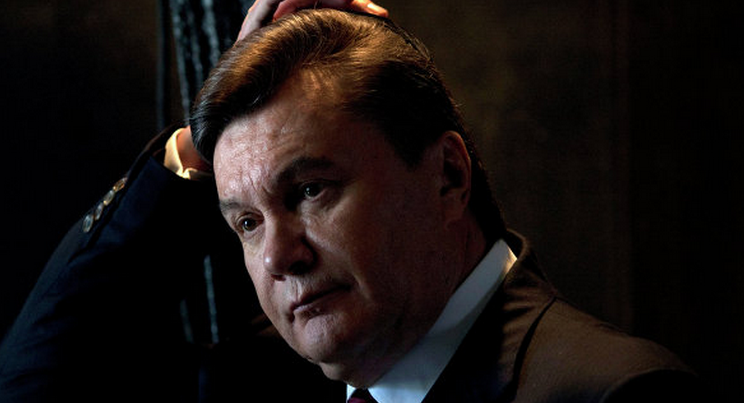 Порошенко лишил Януковича звания президента Украины