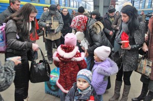 Осаждённые киевской хунтой города продолжают покидать беженцы