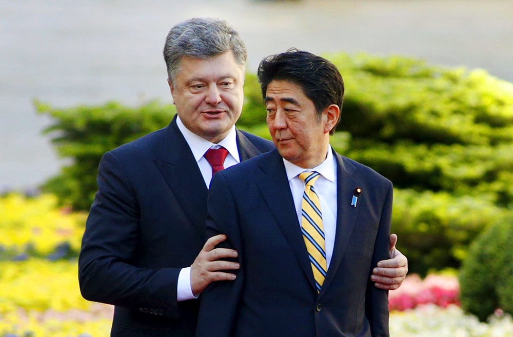 Порошенко предложил Японии приватизировать порты и энергетику Украины