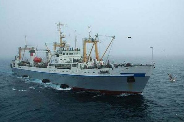 В порту города Бердянска с начала февраля представители органов власти Украины удерживают рыболовецкий траулер «Черемош» на борту, которого находится 19 граждан РФ.