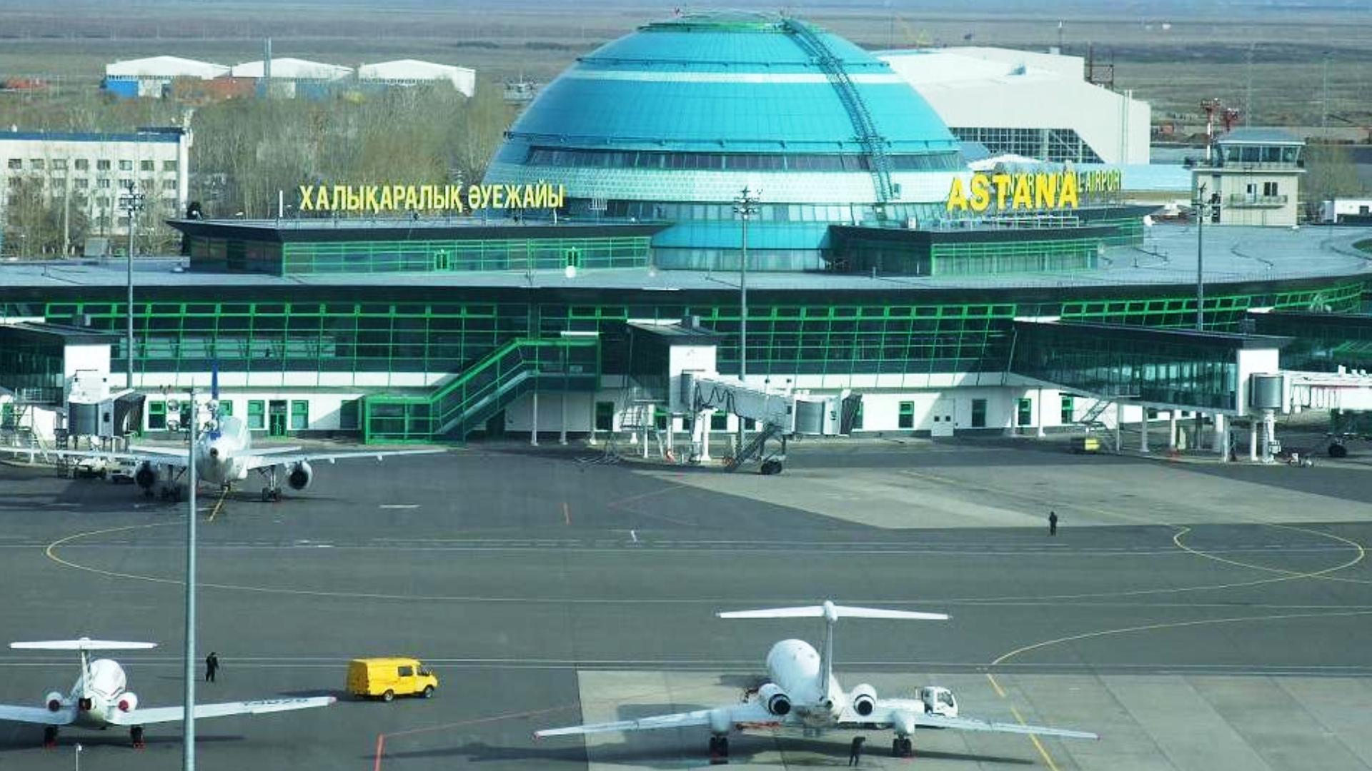 Самолет казахстанской Bek Air совершил посадку в Астане без переднего шасси (видео)
