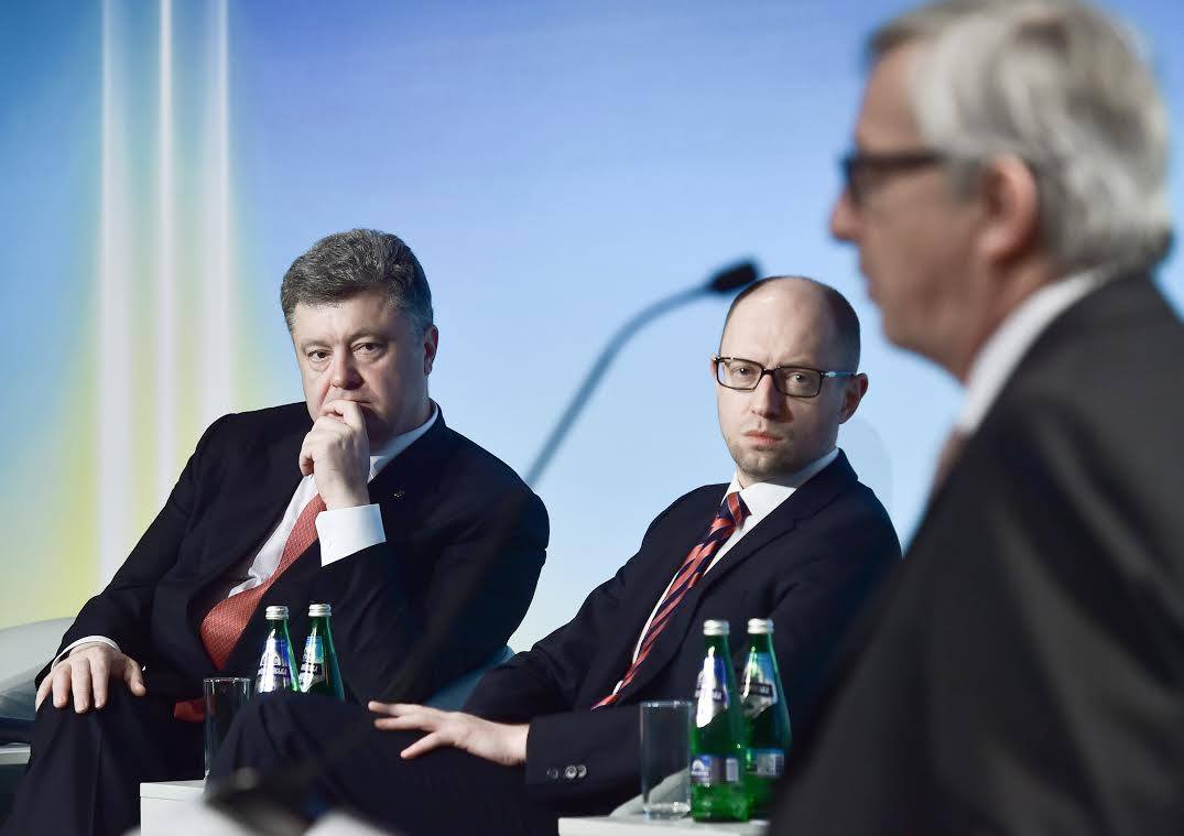 Европа показала Порошенко и Яценюку "красную карточку"