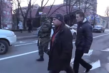 Захарченко передал попавшего в плен к ополченцам солдата ВСУ его родителям
